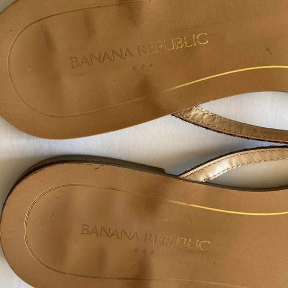 Banana Republic outlet thin strapped sandals flip-flops - Picture 2 of 3